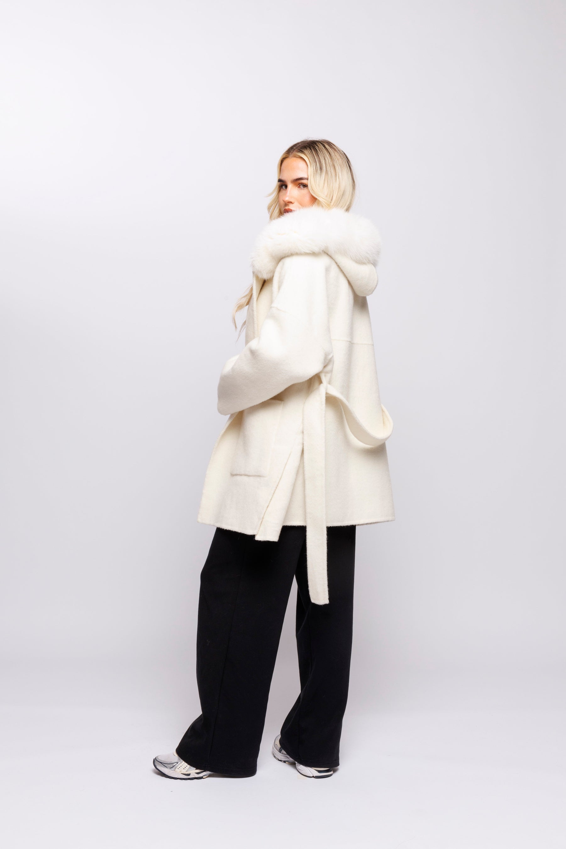Casaco com Capuz Aveludado - Off-white